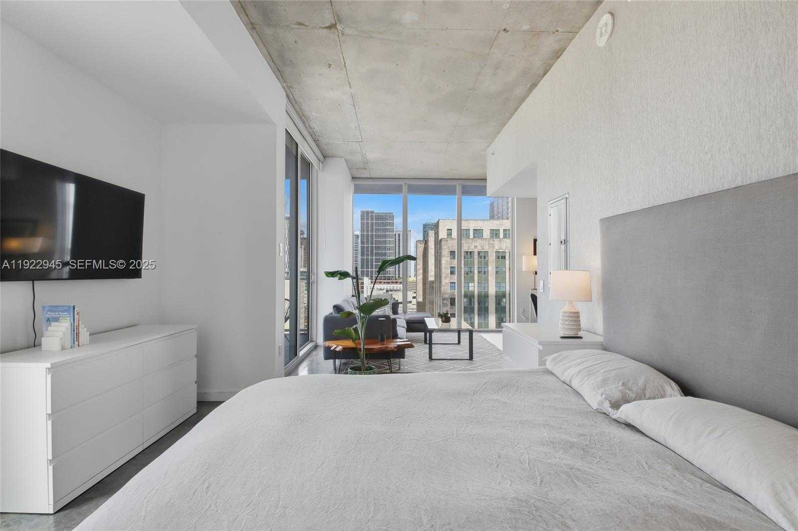 Small Image of 151 SOUTH EAST 1ST ST #1810, Miami Number 12