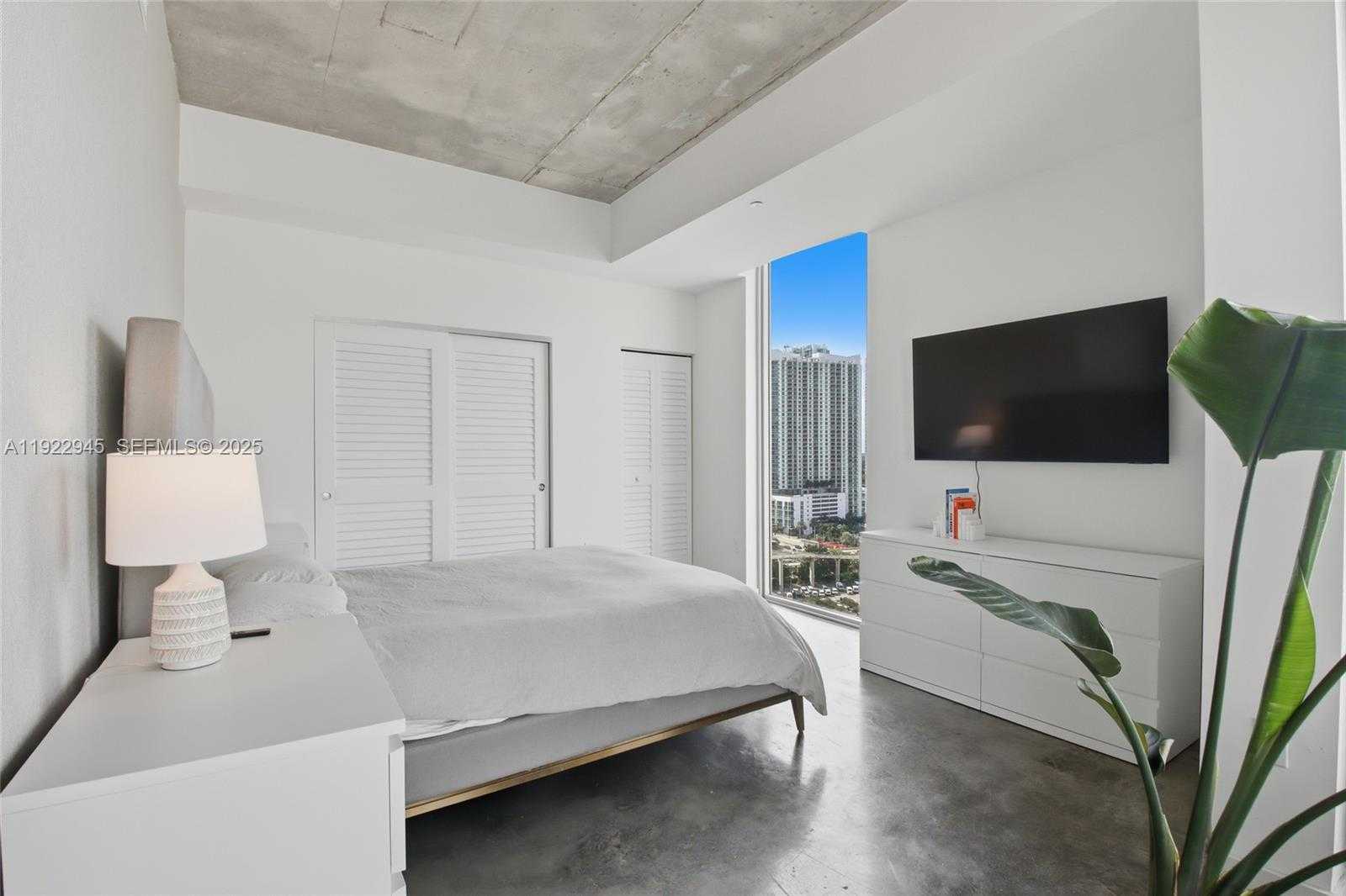 Small Image of 151 SOUTH EAST 1ST ST #1810, Miami Number 13