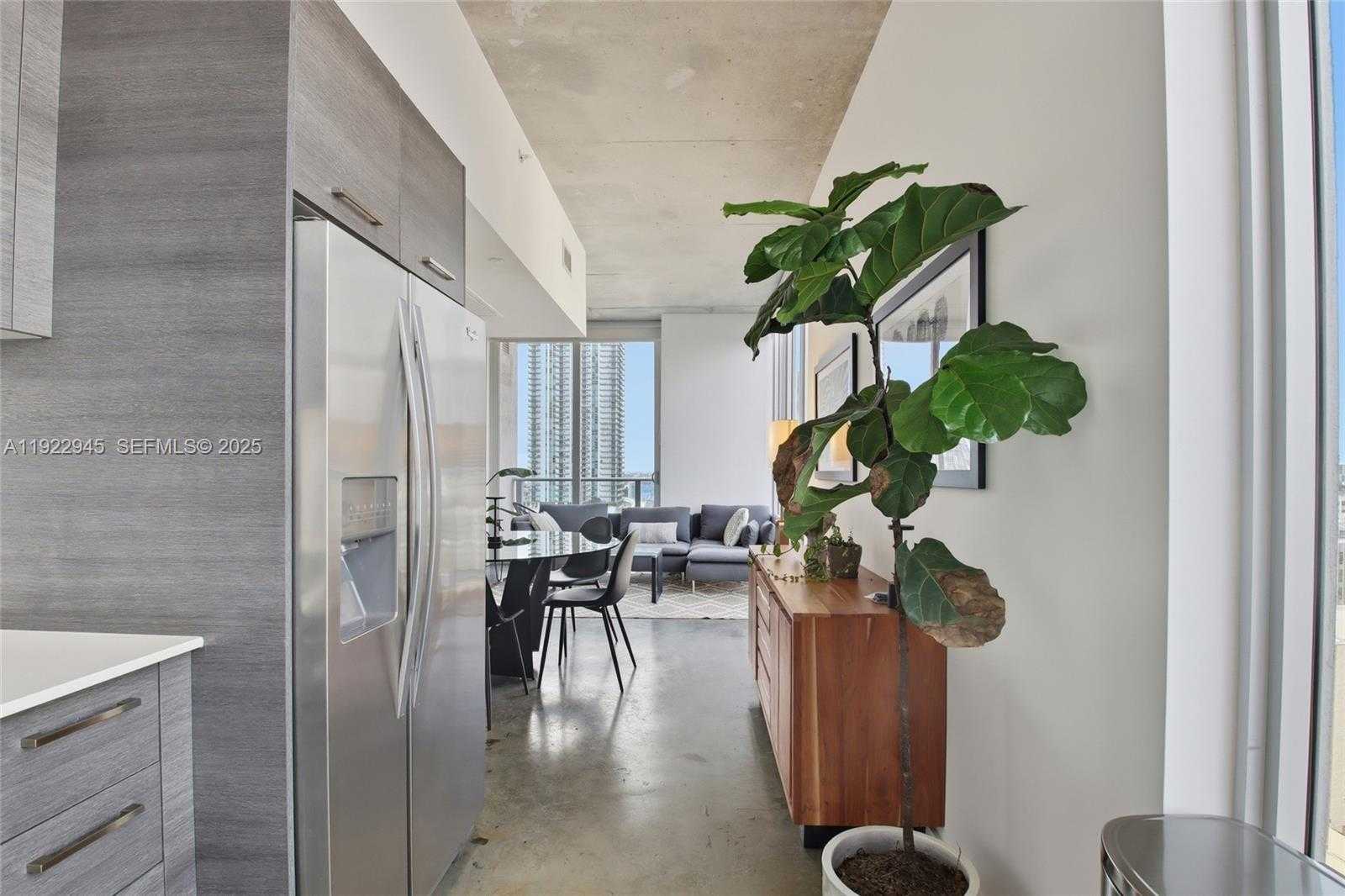 Small Image of 151 SOUTH EAST 1ST ST #1810, Miami Number 17