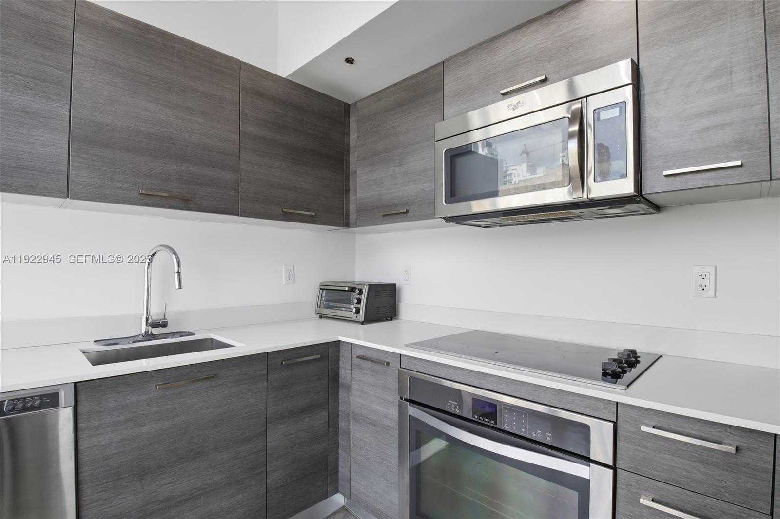 Small Image of 151 SOUTH EAST 1ST ST #1810, Miami Number 19