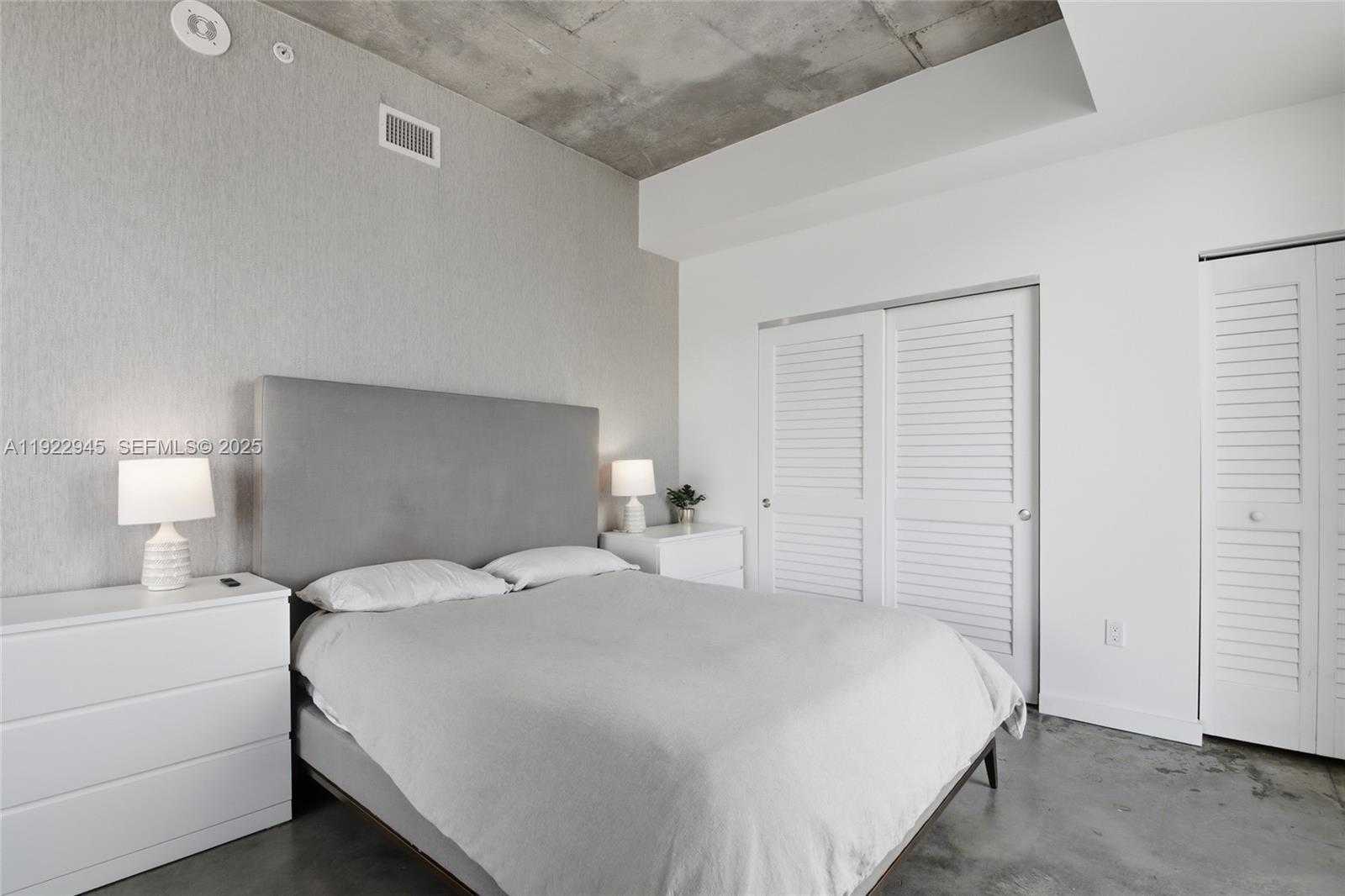 Small Image of 151 SOUTH EAST 1ST ST #1810, Miami Number 9