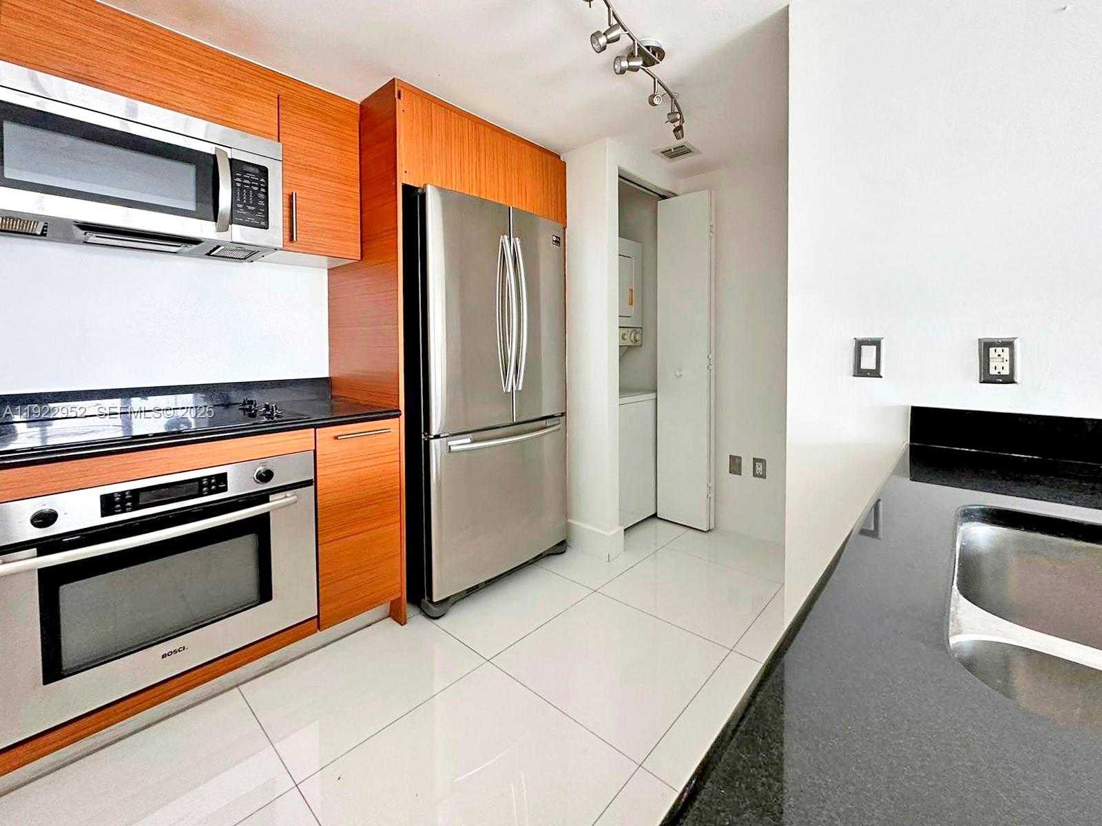 Small Image of 50 BISCAYNE BLVD #3107, Miami Number 9