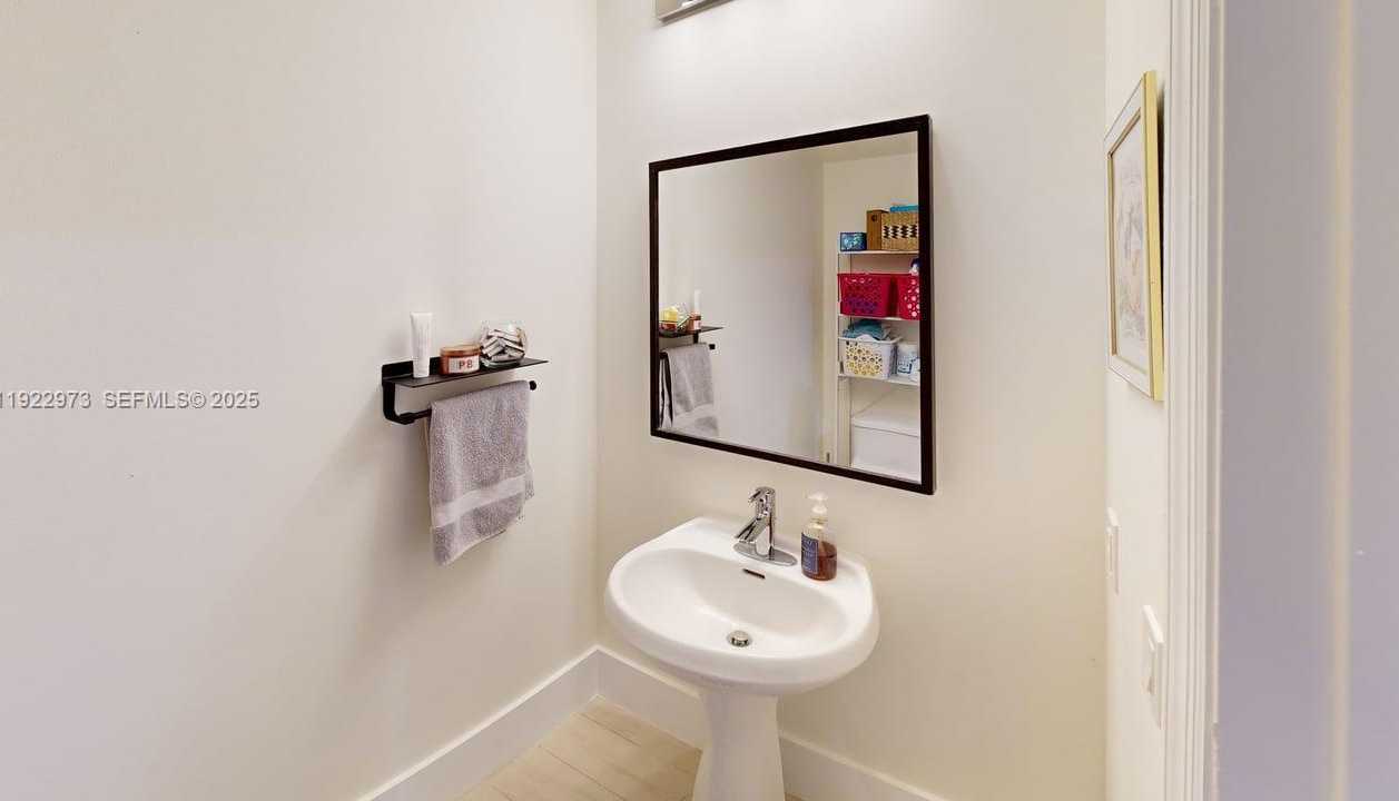 Small Image of 60 SOUTH WEST 13TH ST #3620, Miami Number 4