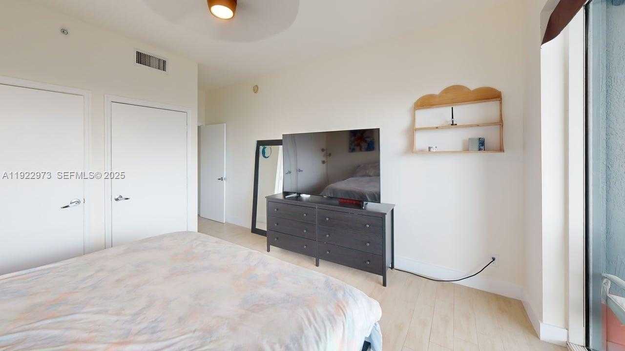 Small Image of 60 SOUTH WEST 13TH ST #3620, Miami Number 6