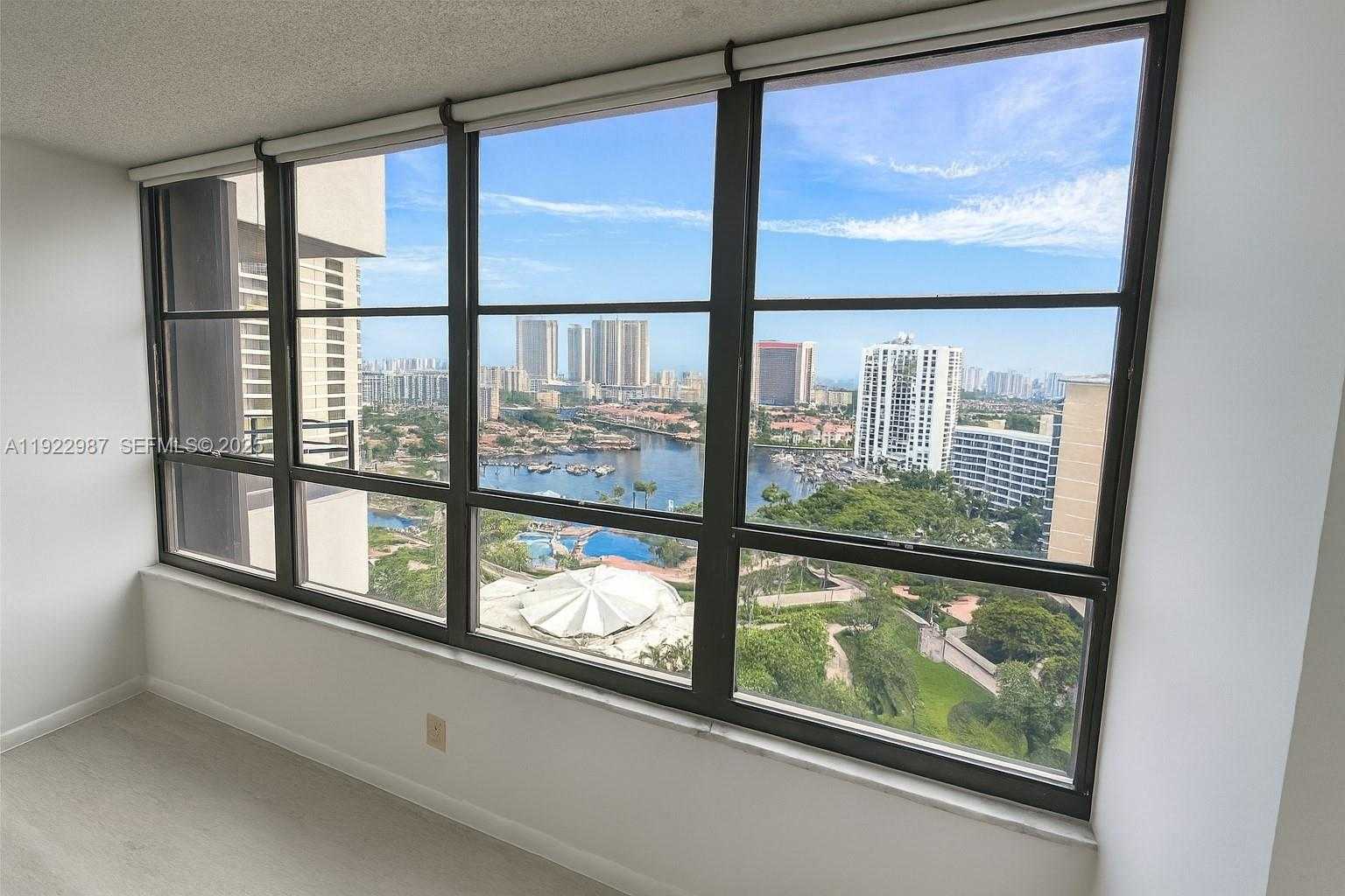 Imagen de Pequeño Objeto