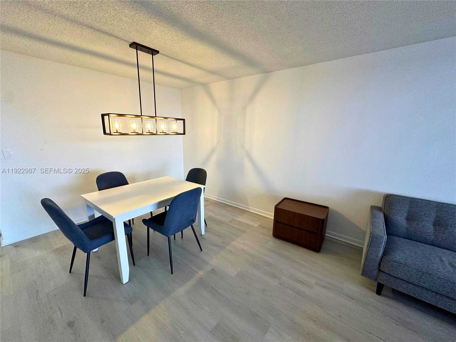 Imagen de Pequeño Objeto