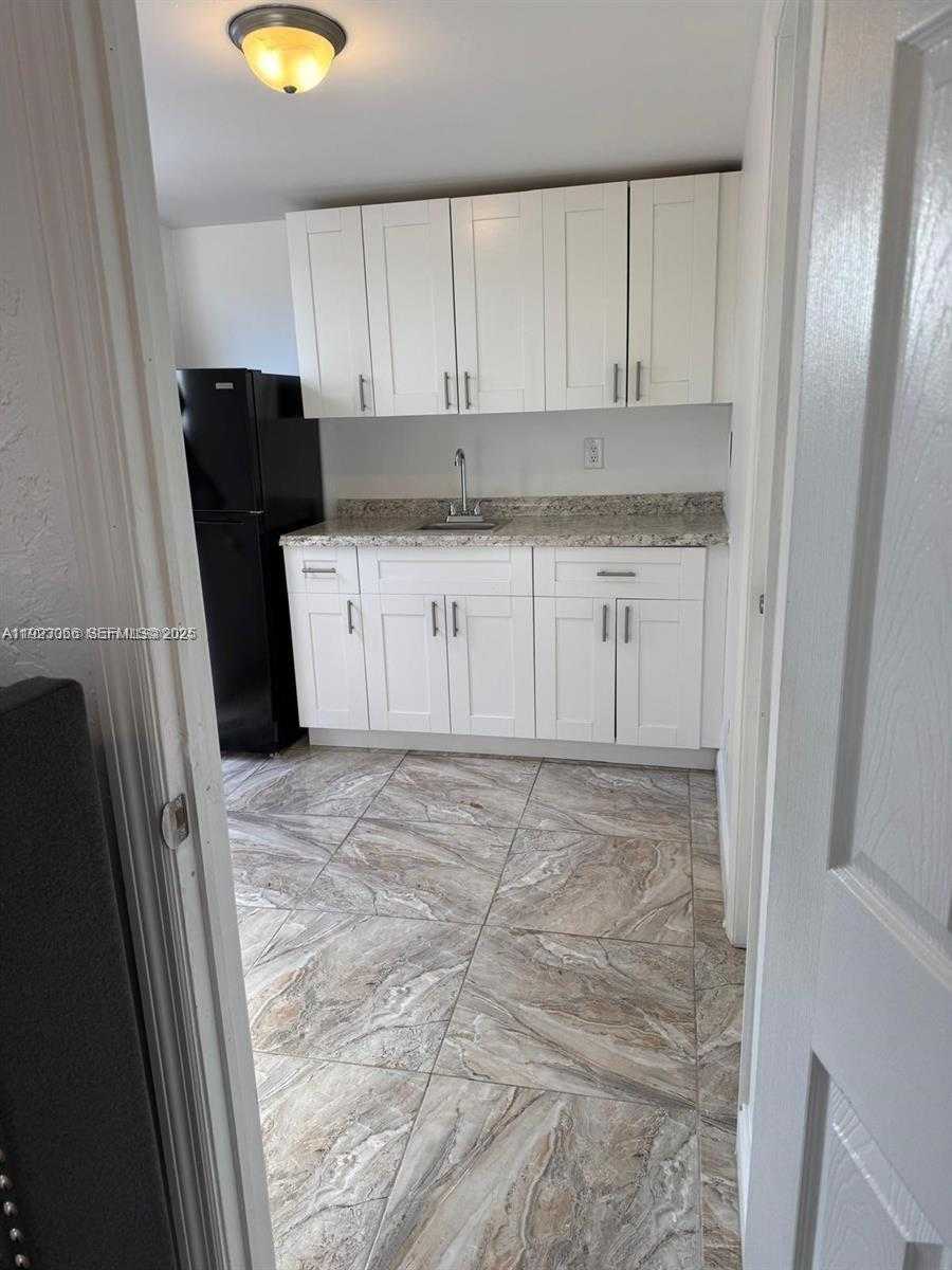 Small Image of 16920 NORTH WEST 40TH AVE #D, Miami Gardens Number 1