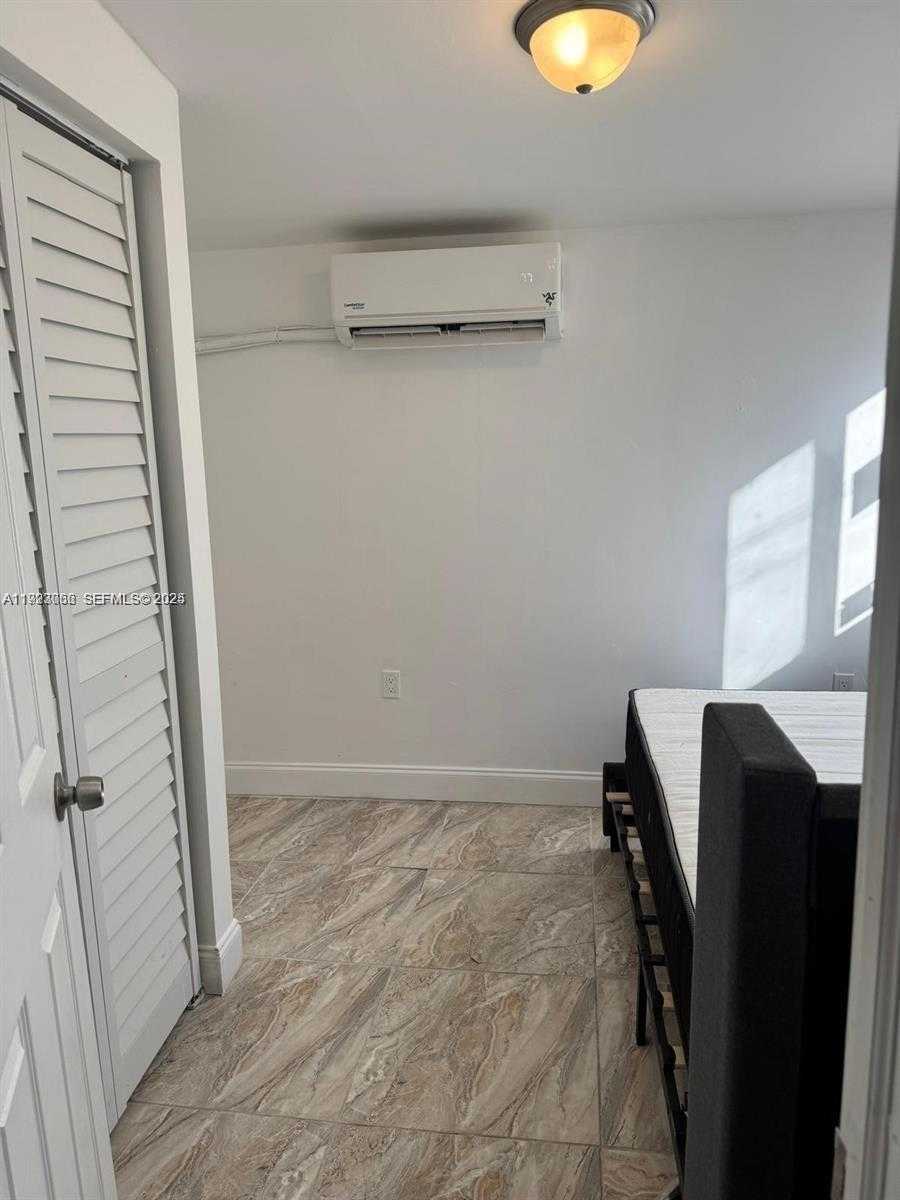 Small Image of 16920 NORTH WEST 40TH AVE #D, Miami Gardens Number 4