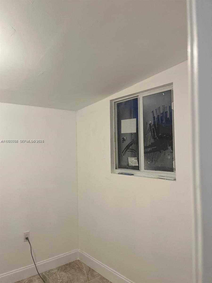 Small Image of 16920 NORTH WEST 40TH AVE #D, Miami Gardens Number 9