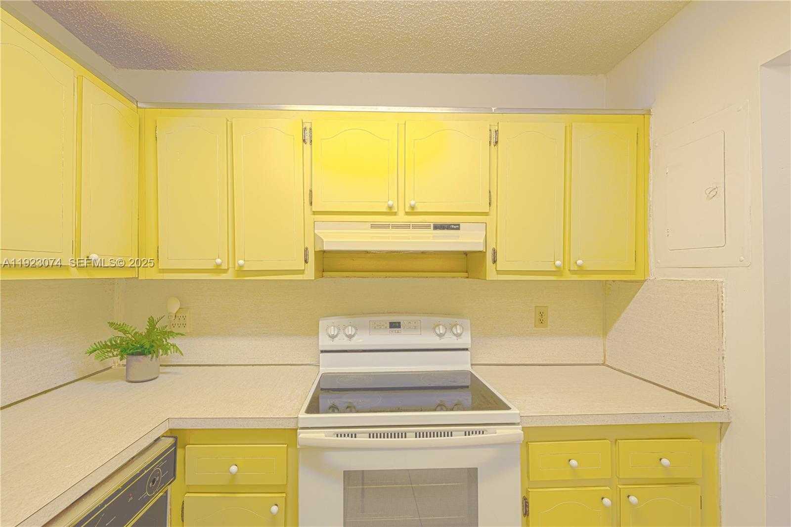 Small Image of 1900 WEST 68TH ST #C203, Hialeah Number 4