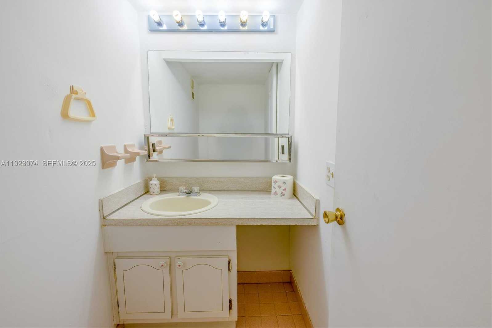 Small Image of 1900 WEST 68TH ST #C203, Hialeah Number 9