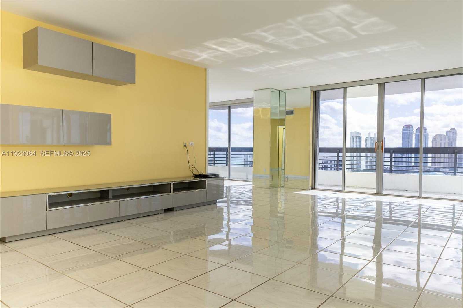 Small Image of 3500 MYSTIC POINTE DR #3506, Aventura Number 4