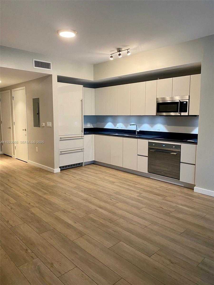 Small Image of 1010 BRICKELL AVE #1508, Miami Number 2