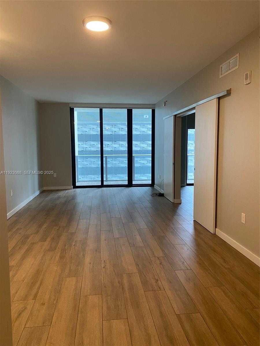 Small Image of 1010 BRICKELL AVE #1508, Miami Number 3