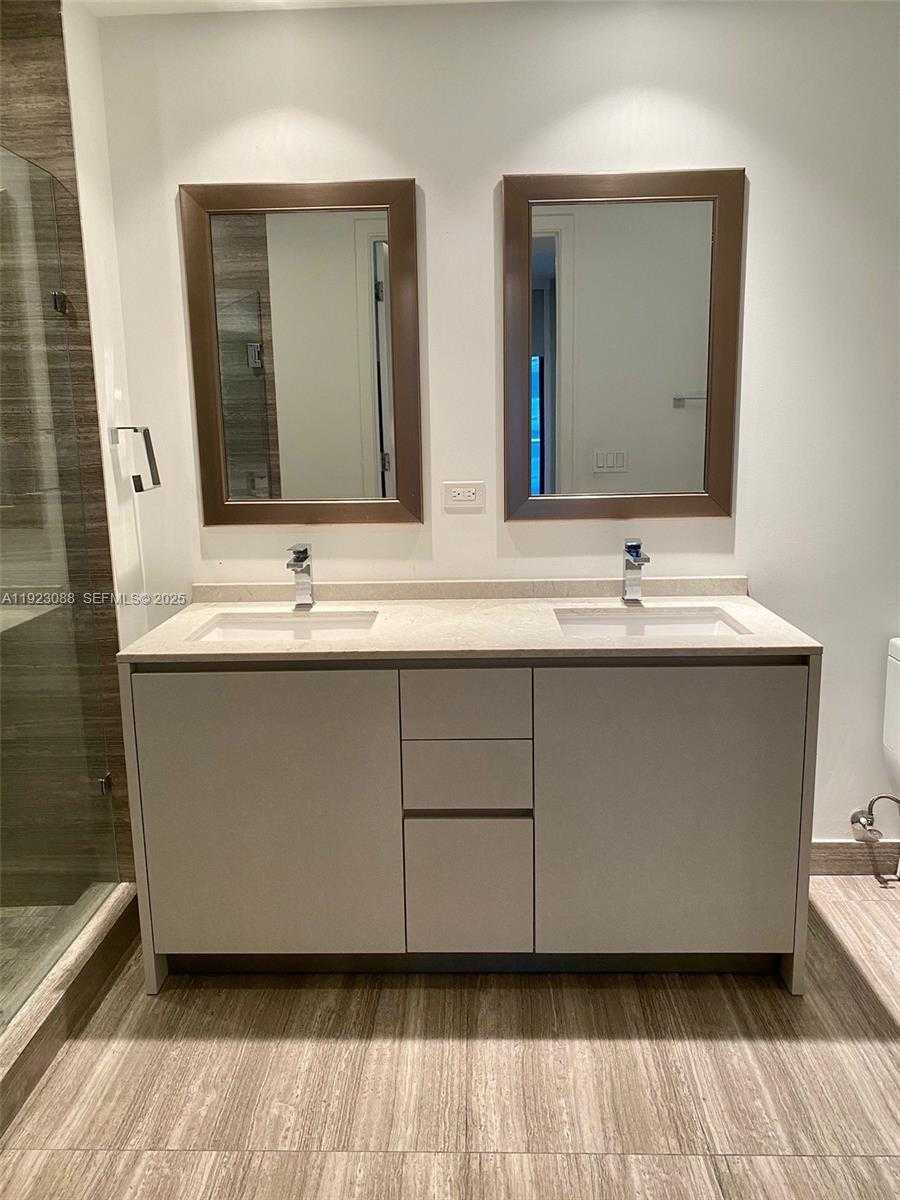 Small Image of 1010 BRICKELL AVE #1508, Miami Number 4