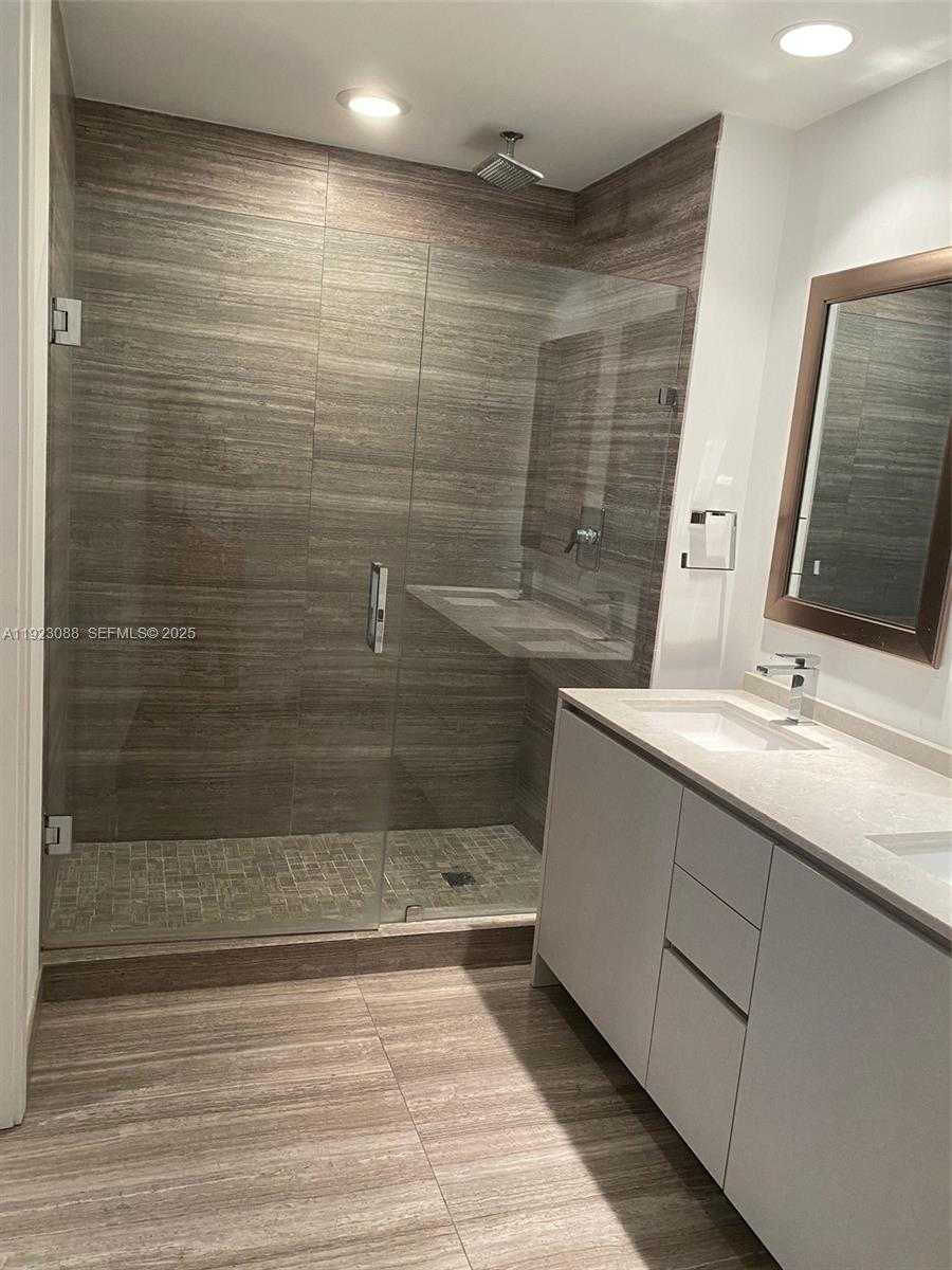 Small Image of 1010 BRICKELL AVE #1508, Miami Number 5