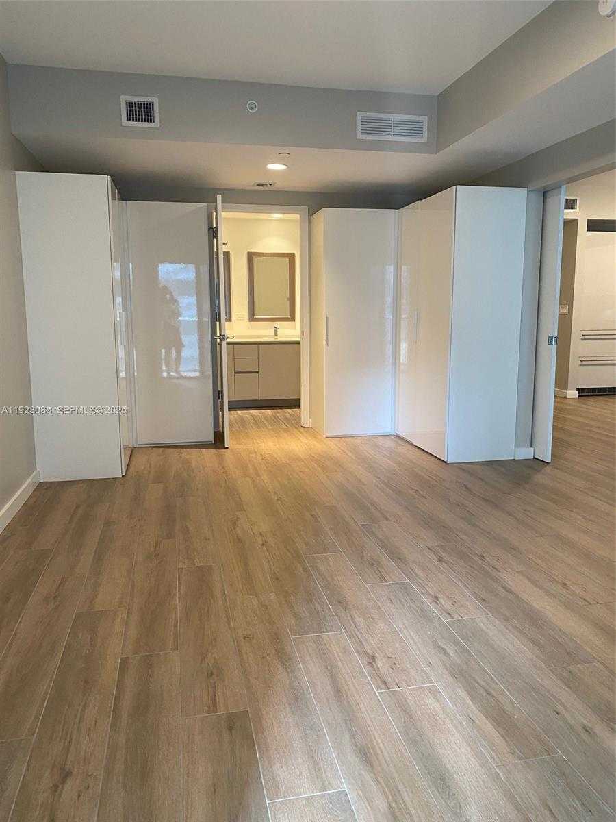 Small Image of 1010 BRICKELL AVE #1508, Miami Number 6