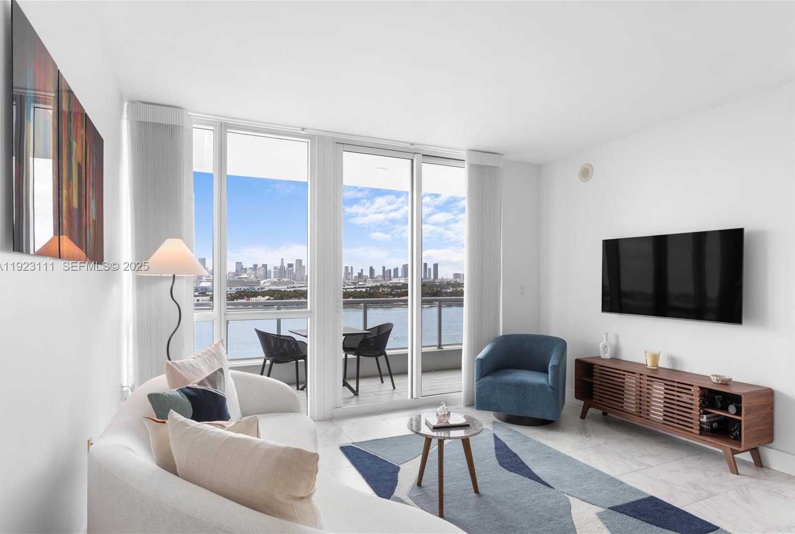 Imagen de Pequeño Objeto