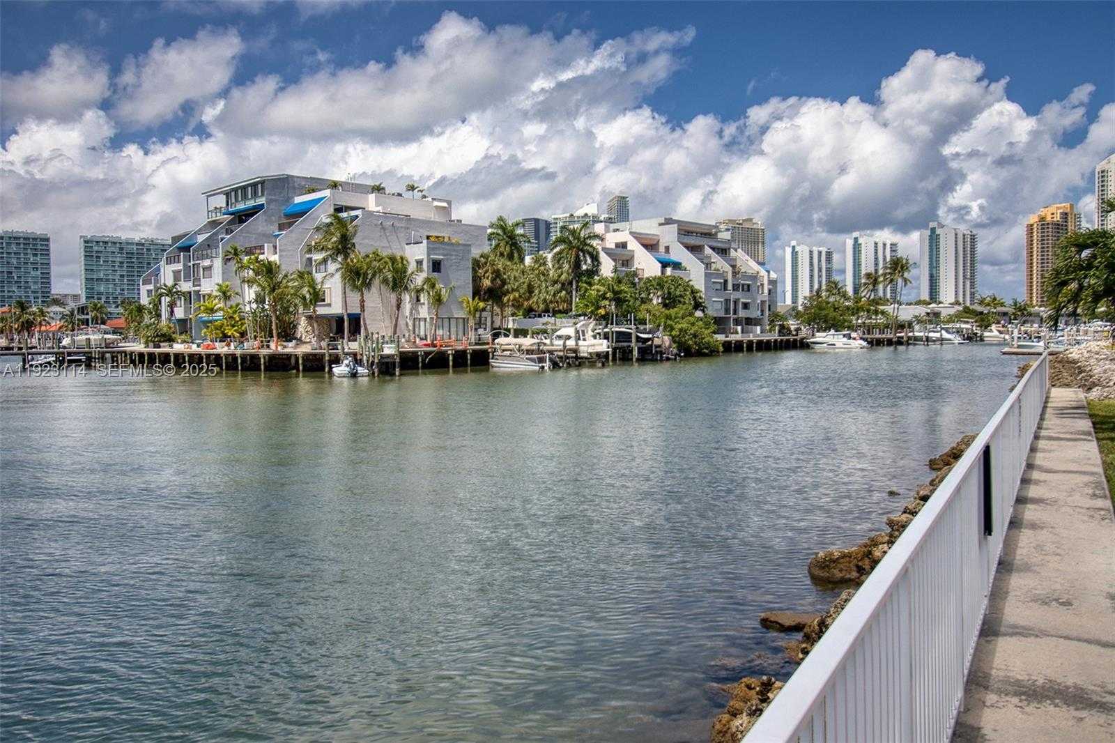 Small Image of 400 KINGS POINT DR #322, Sunny Isles Beach Number 16