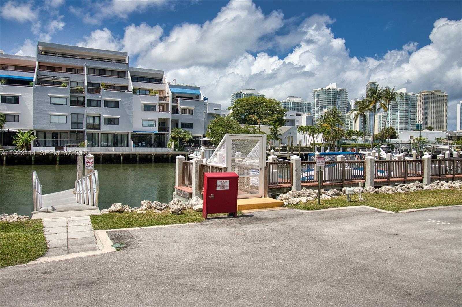 Small Image of 400 KINGS POINT DR #322, Sunny Isles Beach Number 17