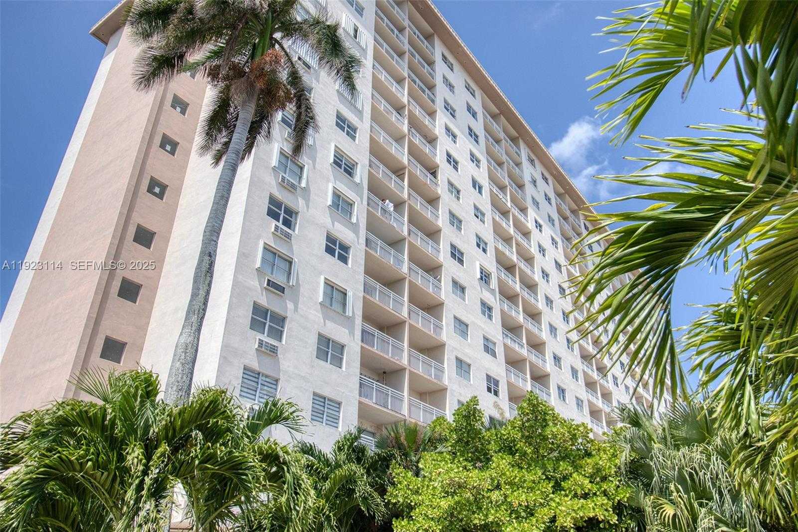 Small Image of 400 KINGS POINT DR #322, Sunny Isles Beach Number 19