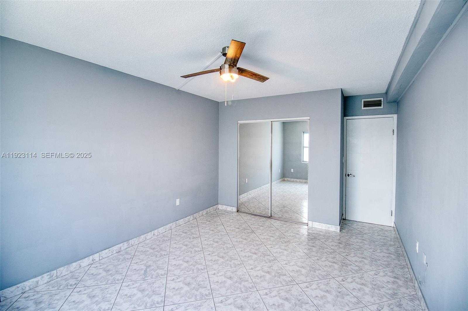 Small Image of 400 KINGS POINT DR #322, Sunny Isles Beach Number 5