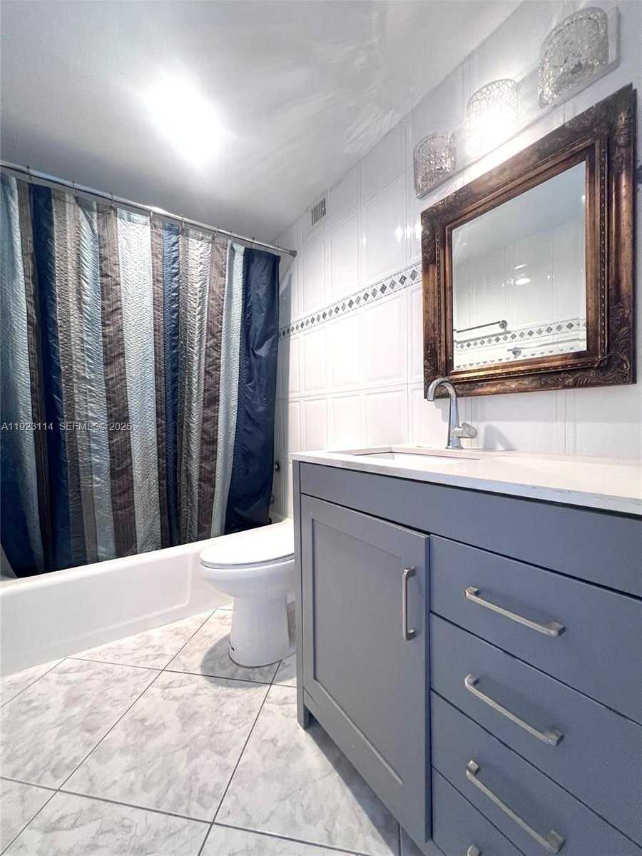 Small Image of 400 KINGS POINT DR #322, Sunny Isles Beach Number 7