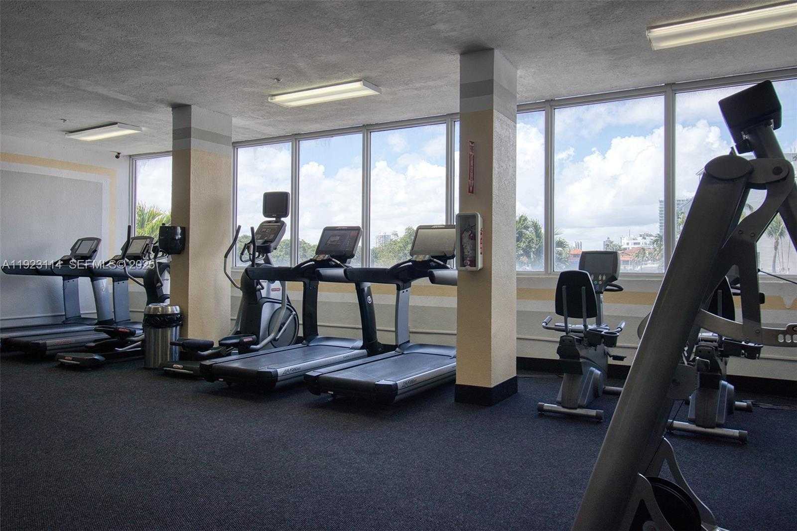 Small Image of 400 KINGS POINT DR #322, Sunny Isles Beach Number 9