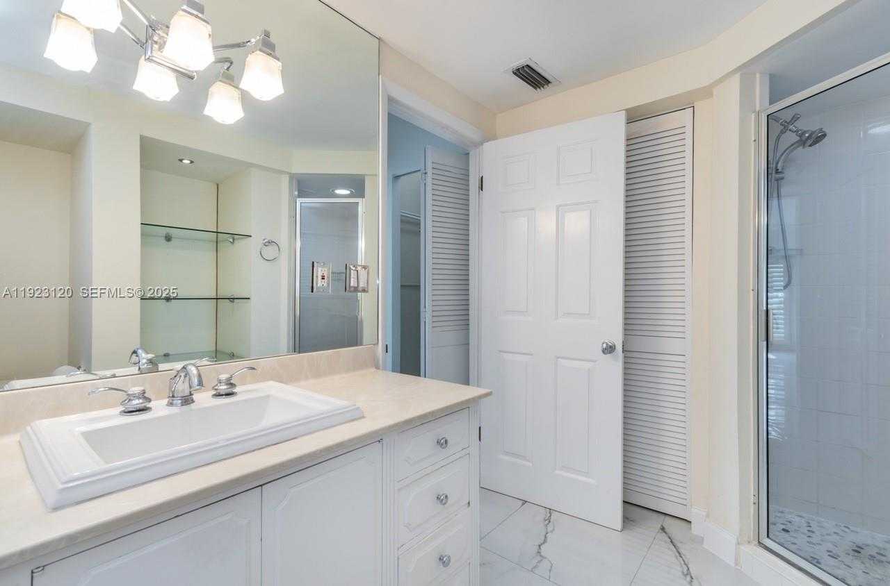 Small Image of 286 BAL BAY DR #3C, Bal Harbour Number 10