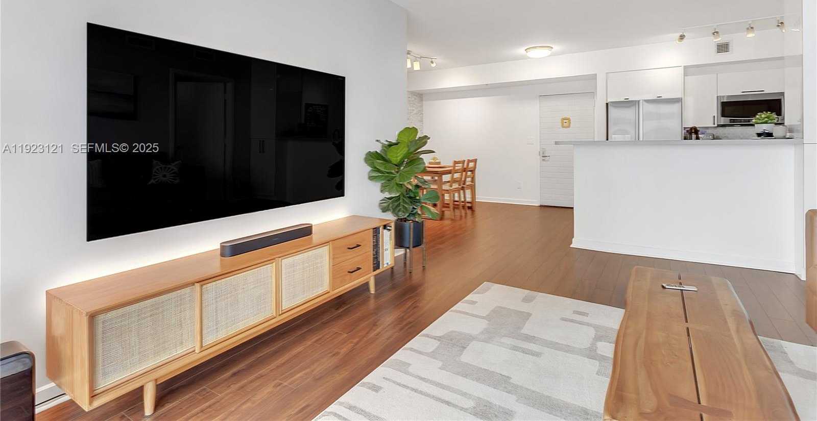 Small Image of 335 Biscayne Blvd, Miami, FL 33132, USA Number 10