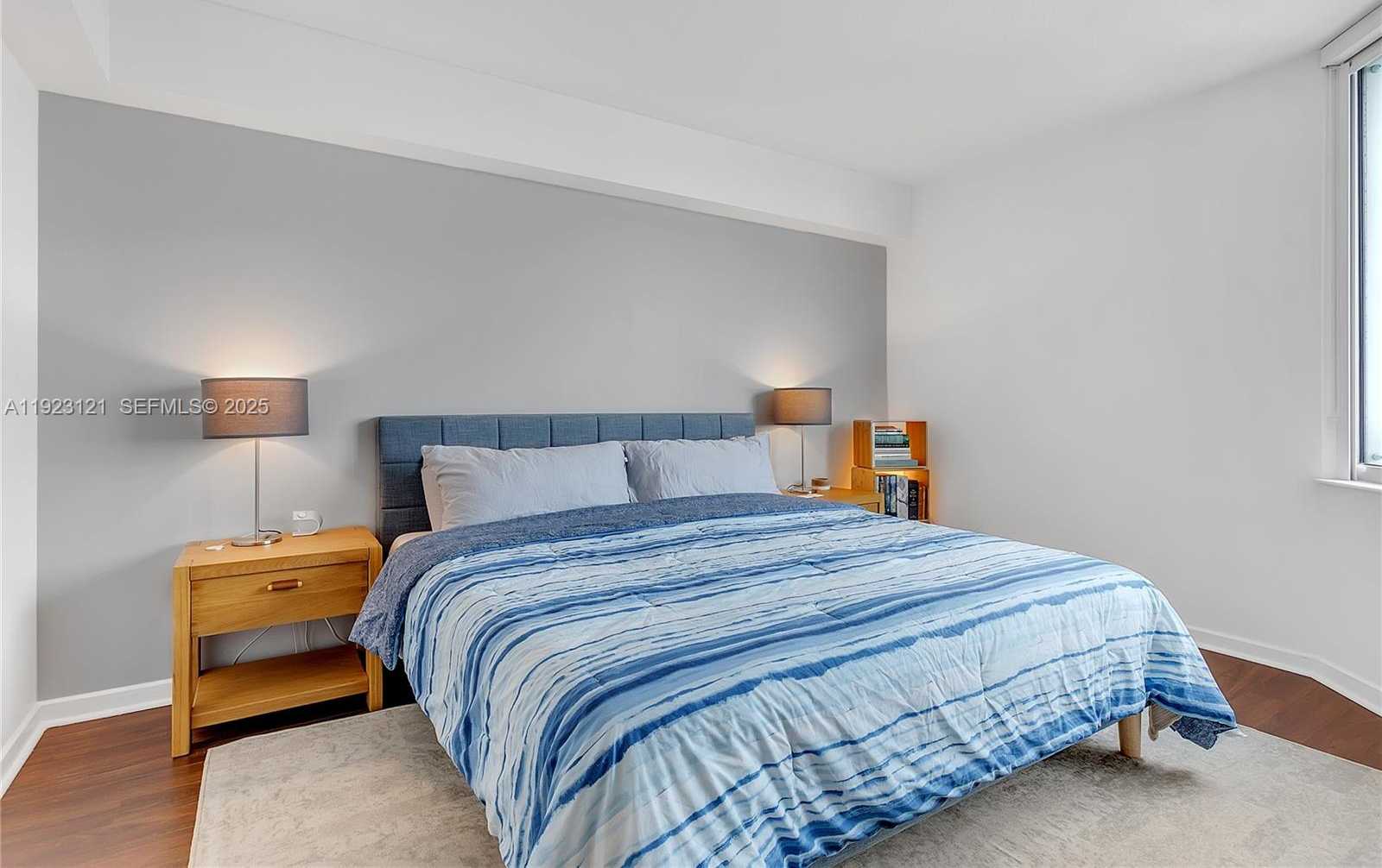 Small Image of 335 Biscayne Blvd, Miami, FL 33132, USA Number 12