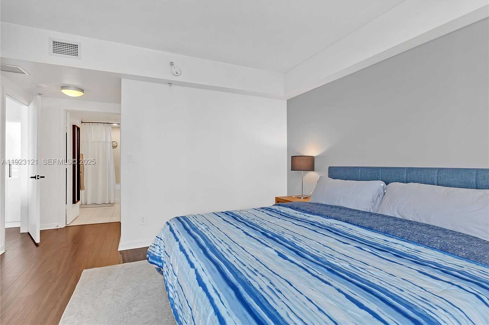 Small Image of 335 Biscayne Blvd, Miami, FL 33132, USA Number 13