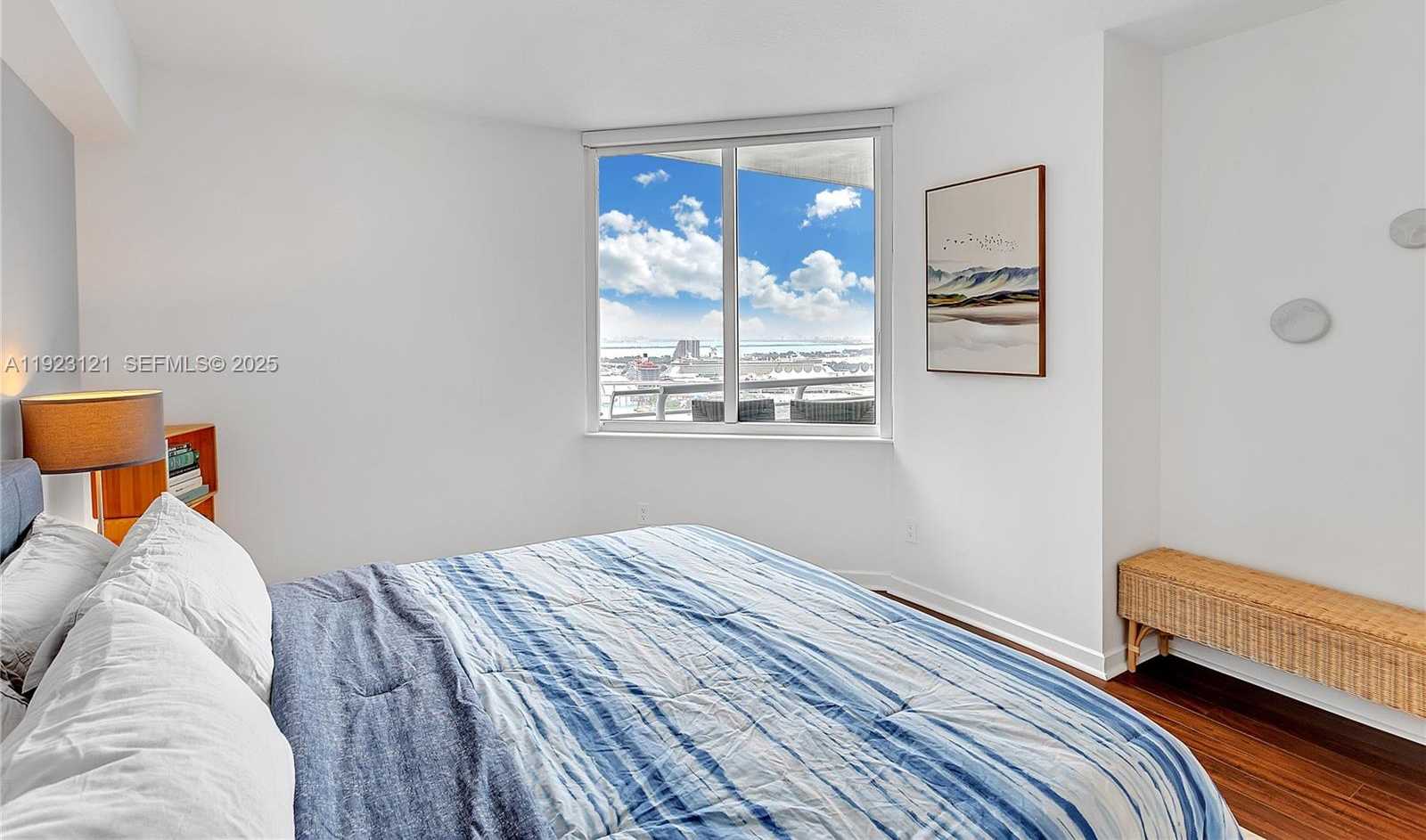 Small Image of 335 Biscayne Blvd, Miami, FL 33132, USA Number 15