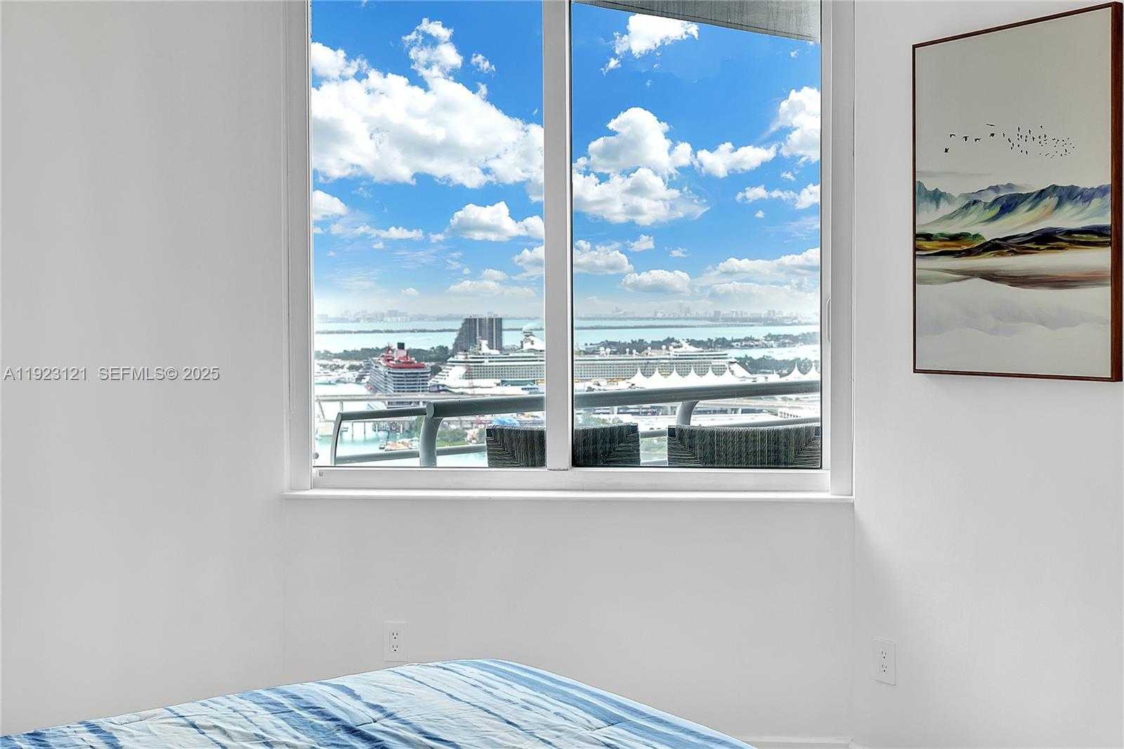 Small Image of 335 Biscayne Blvd, Miami, FL 33132, USA Number 16