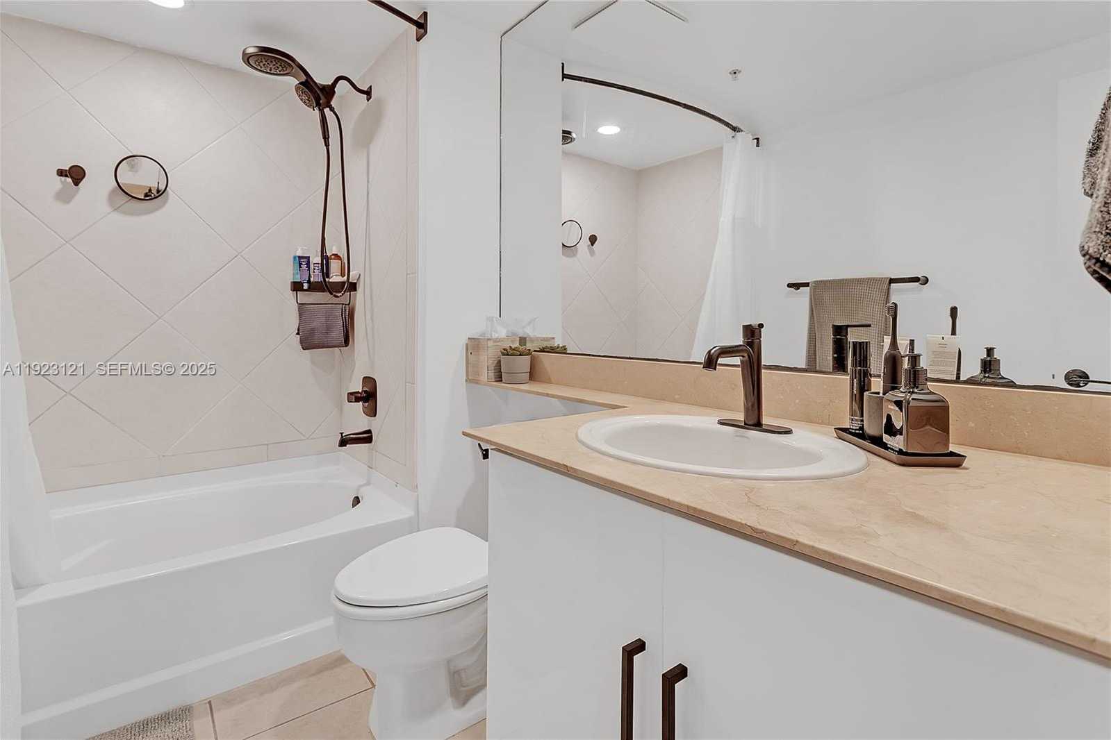 Small Image of 335 Biscayne Blvd, Miami, FL 33132, USA Number 17