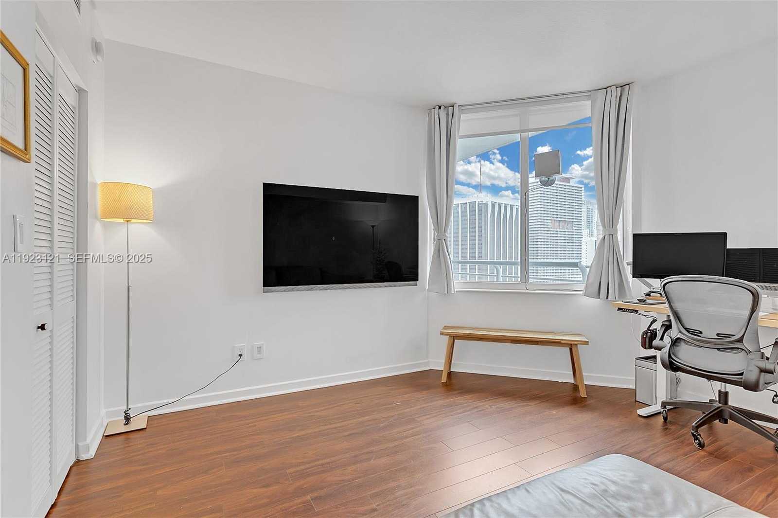 Small Image of 335 Biscayne Blvd, Miami, FL 33132, USA Number 19