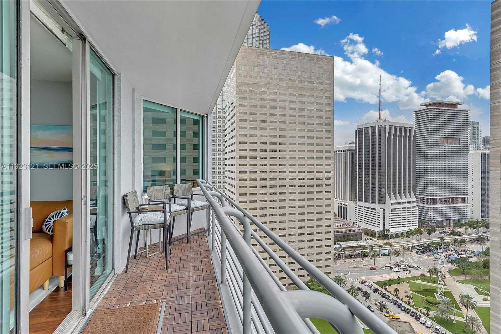 Small Image of 335 Biscayne Blvd, Miami, FL 33132, USA Number 22