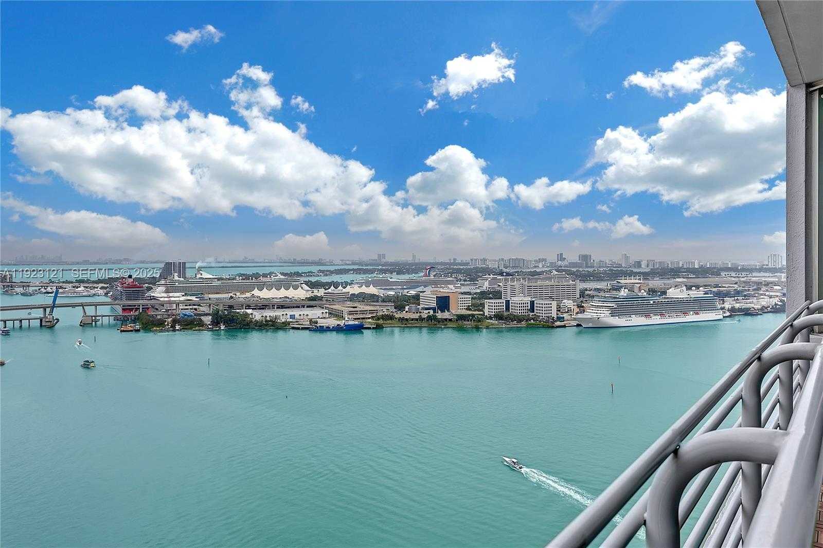 Small Image of 335 Biscayne Blvd, Miami, FL 33132, USA Number 24