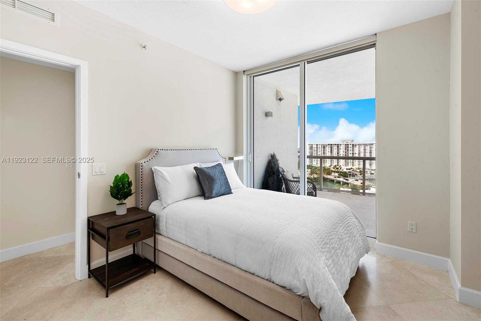 Small Image of 3801 COLLINS AVE #1602, Miami Beach Number 15