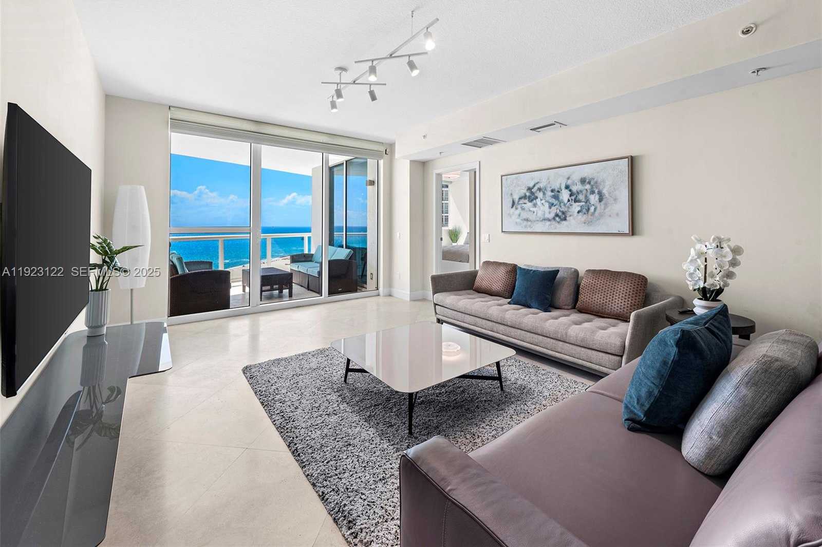 Small Image of 3801 COLLINS AVE #1602, Miami Beach Number 2