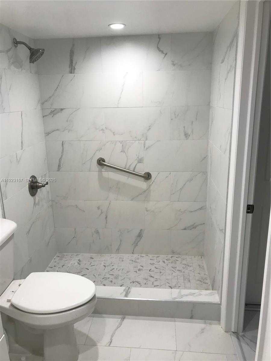 Small Image of 250 181ST DR #311, Sunny Isles Beach Number 12