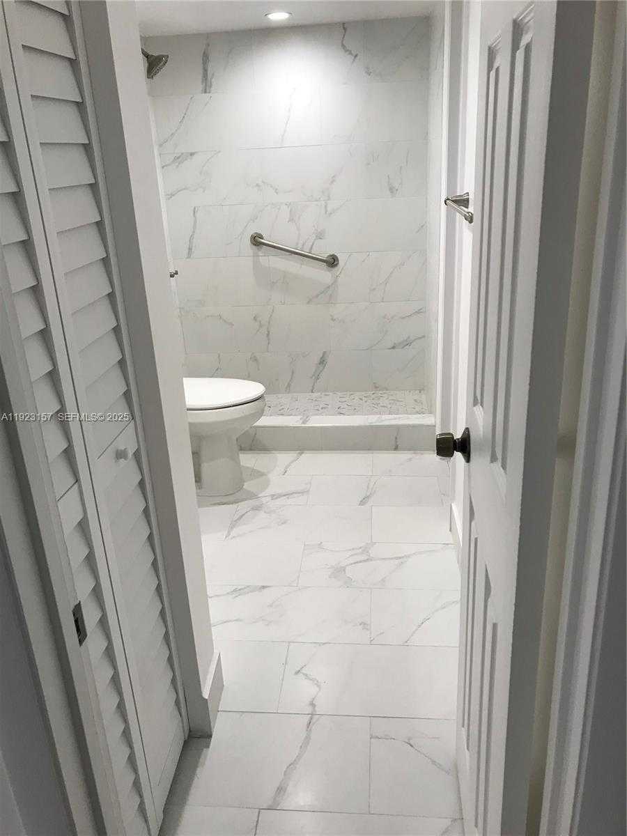 Small Image of 250 181ST DR #311, Sunny Isles Beach Number 13