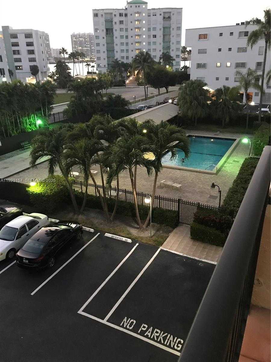 Small Image of 250 181ST DR #311, Sunny Isles Beach Number 3