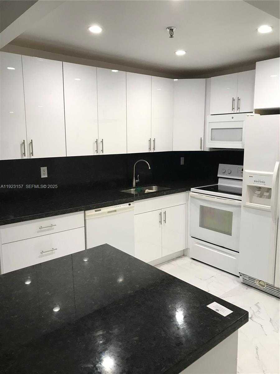Small Image of 250 181ST DR #311, Sunny Isles Beach Number 4