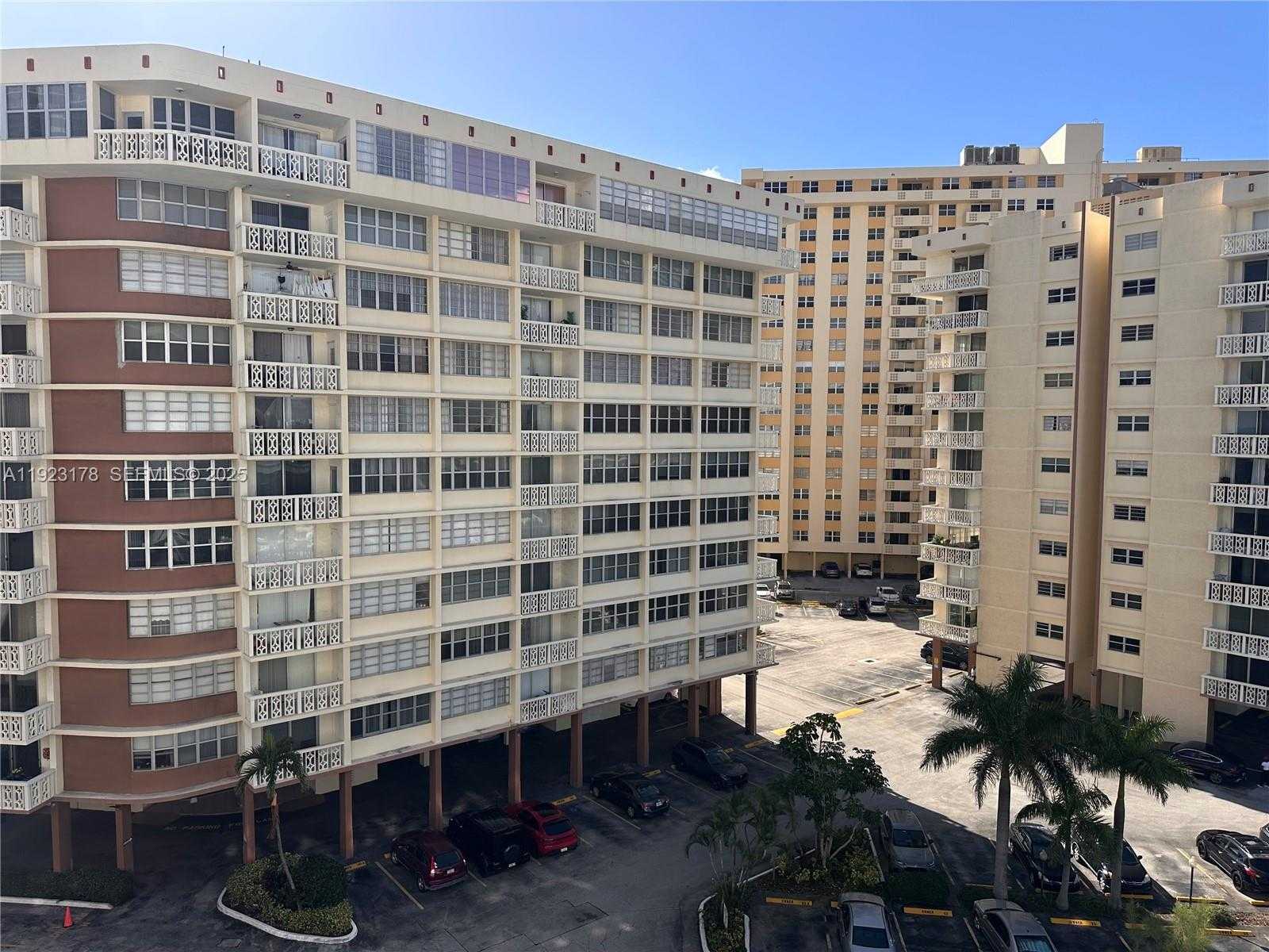 Small Image of 1801 SOUTH OCEAN DR #740, Hallandale Beach Number 2