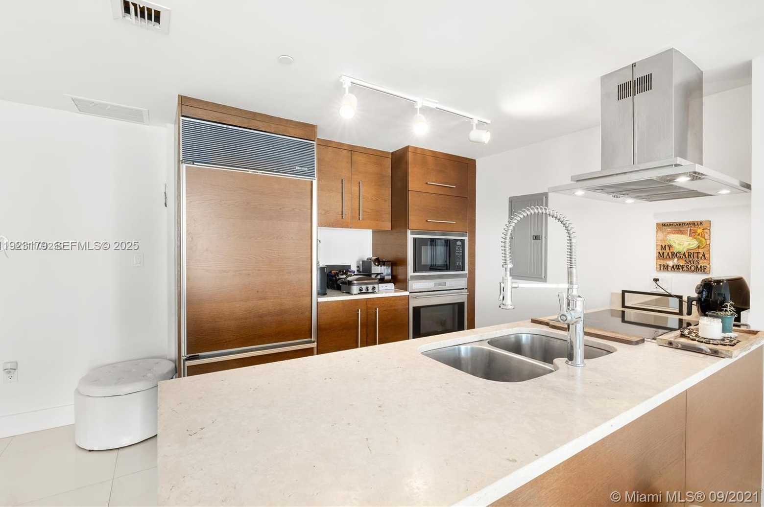 Small Image of 495 BRICKELL AVE #1002, Miami Number 2