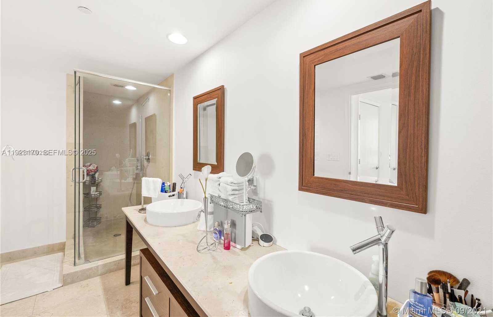 Small Image of 495 BRICKELL AVE #1002, Miami Number 3