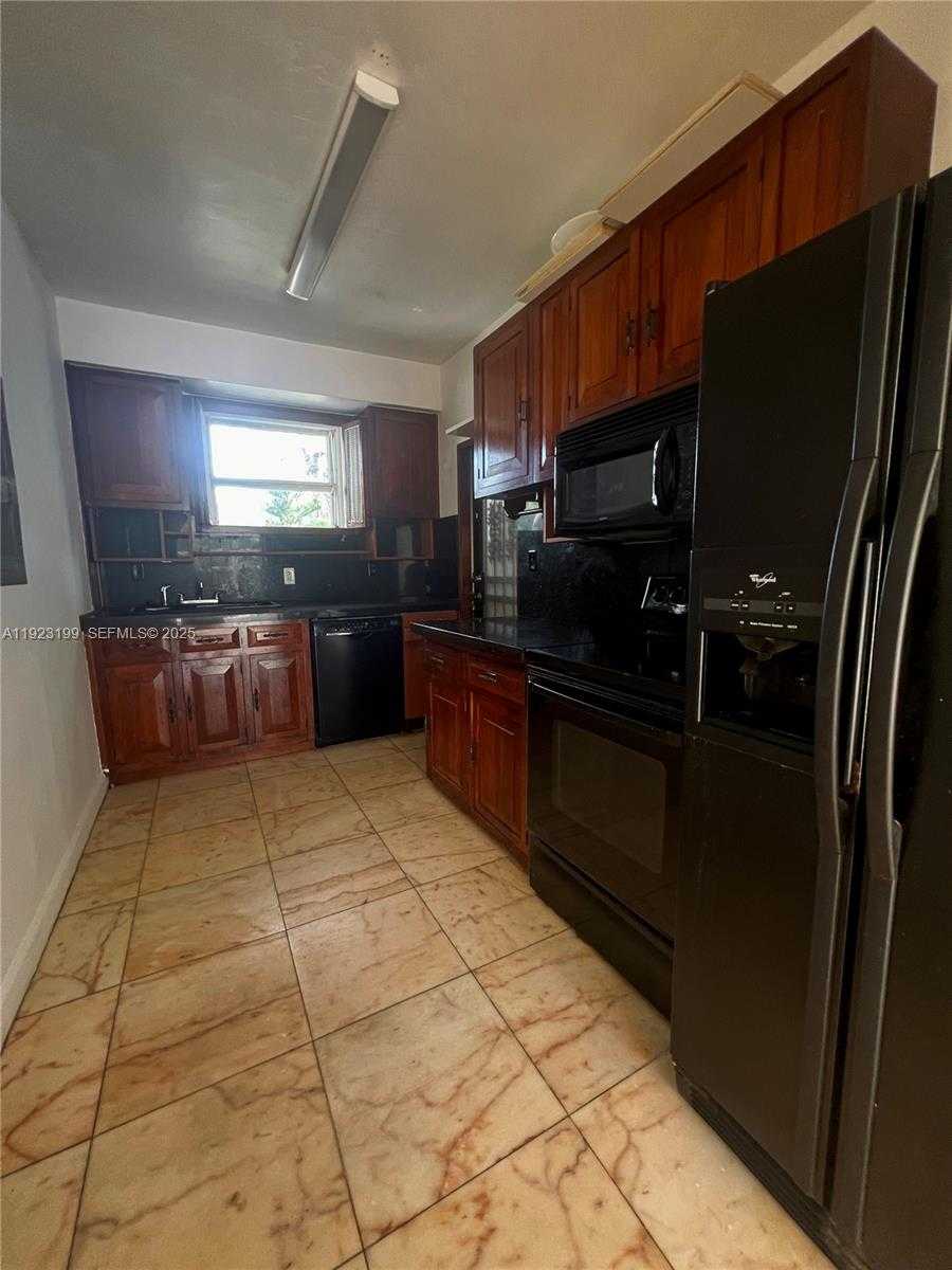 Small Image of 9350 EAST BAY HARBOR DR #6, Bay Harbor Islands Number 17