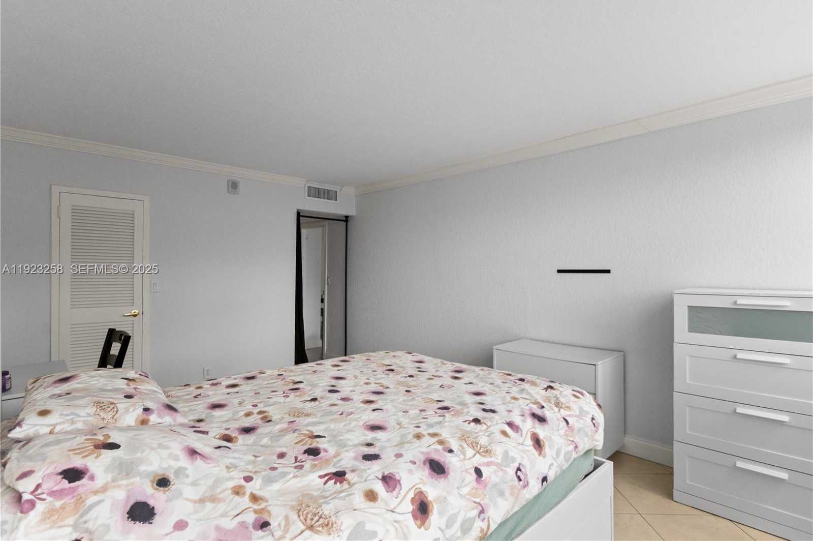 Small Image of 2030 SOUTH OCEAN DR #1710, Hallandale Beach Number 27