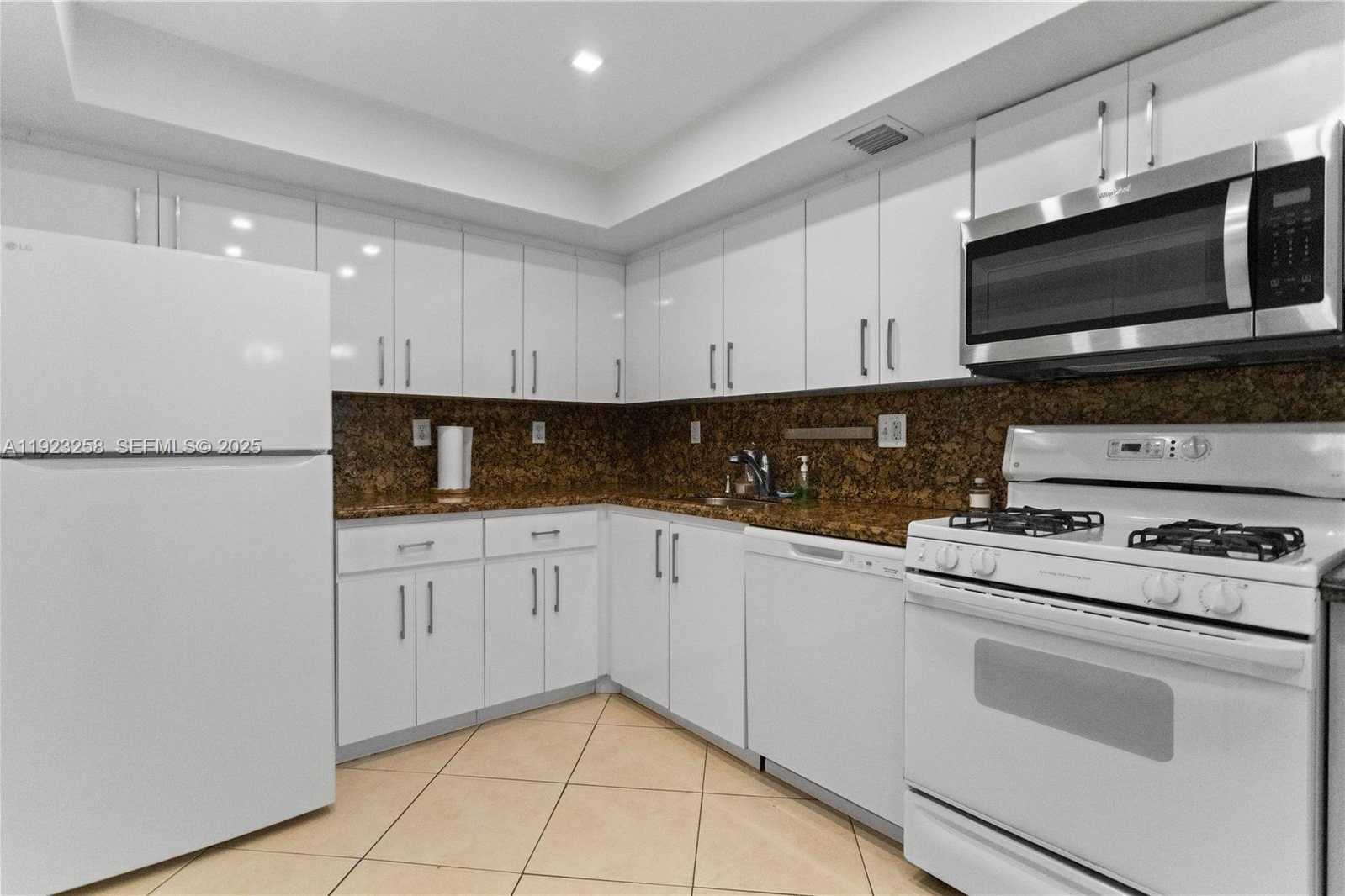 Small Image of 2030 SOUTH OCEAN DR #1710, Hallandale Beach Number 3